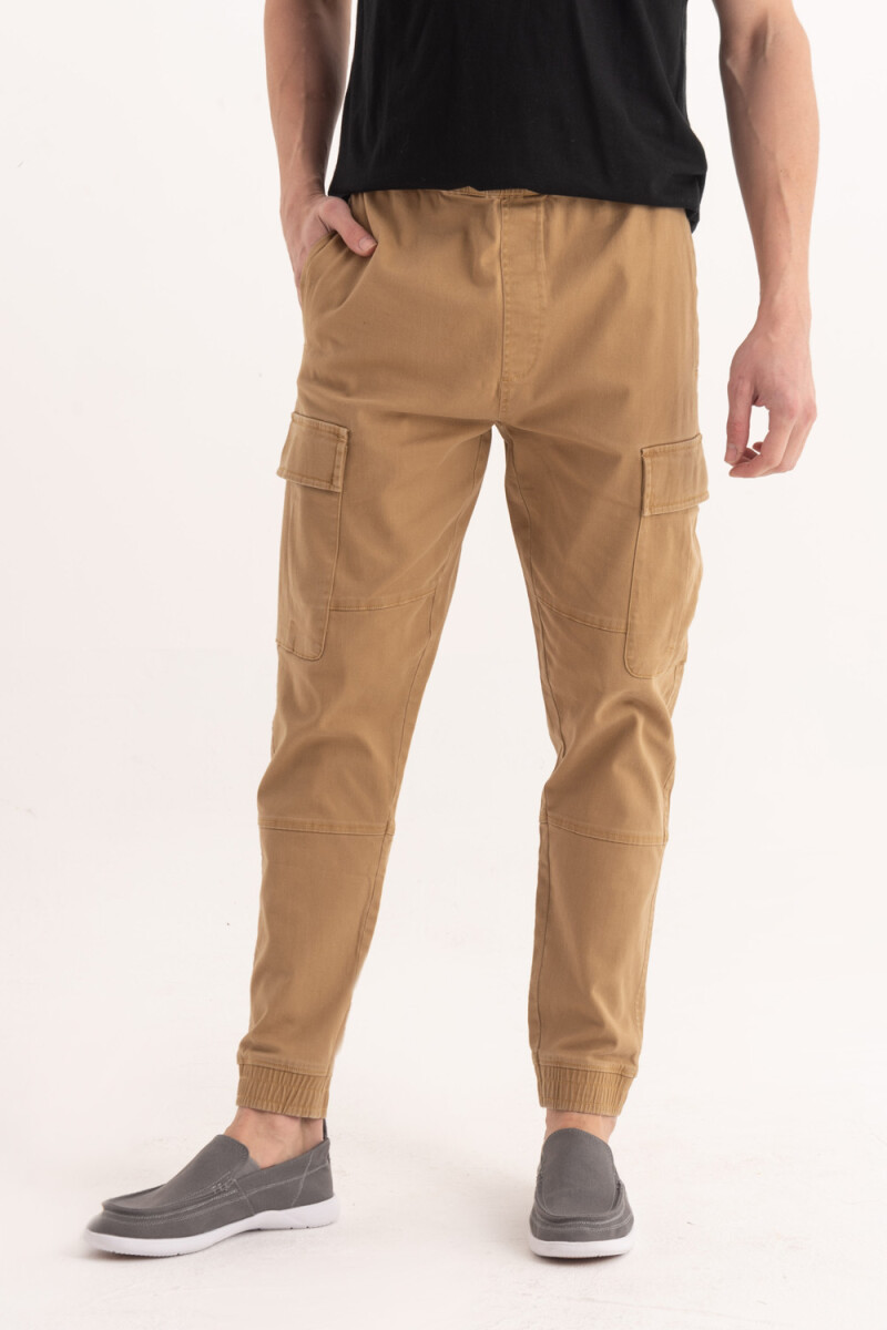 Pantalón cargo Camel