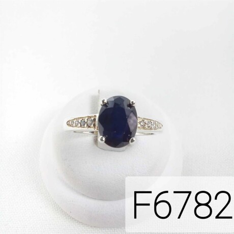 Anillo de plata 925 con zafiro azul y circonias. Modelo tipo SOLITARIO. Anillo de plata 925 con zafiro azul y circonias. Modelo tipo SOLITARIO.
