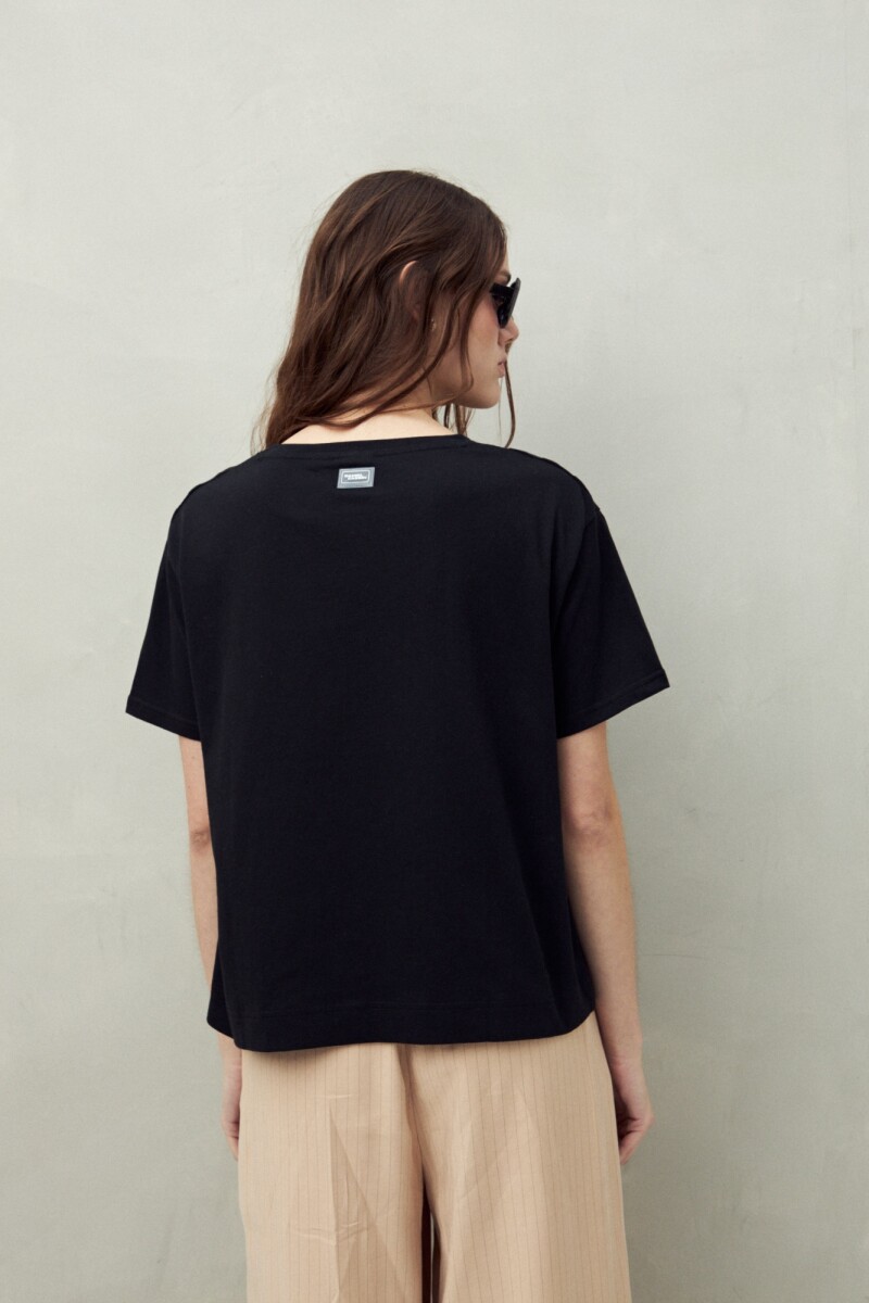 REMERA LIATRA Negro