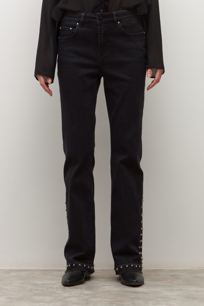 Jean bootcut Liza con tachas negro