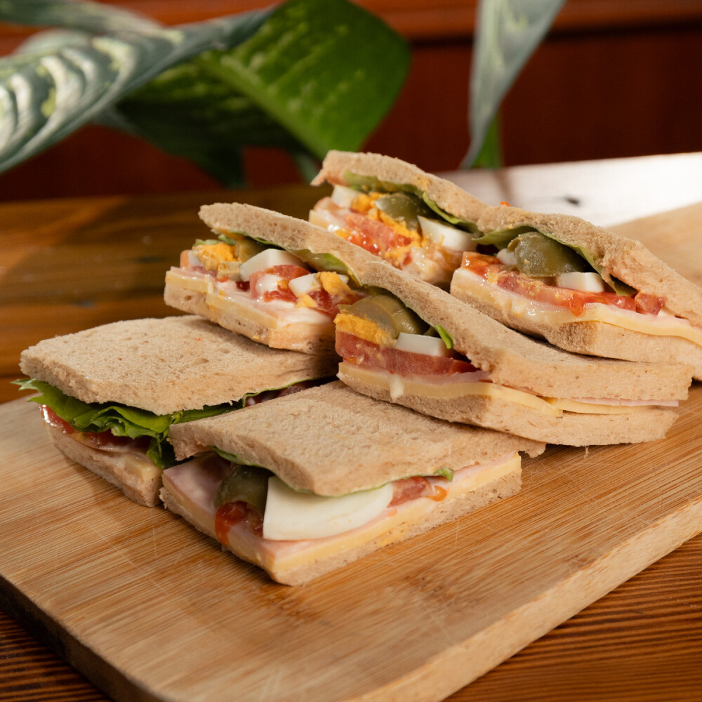 Sandwiches Olímpicos x6 en Pan Negro