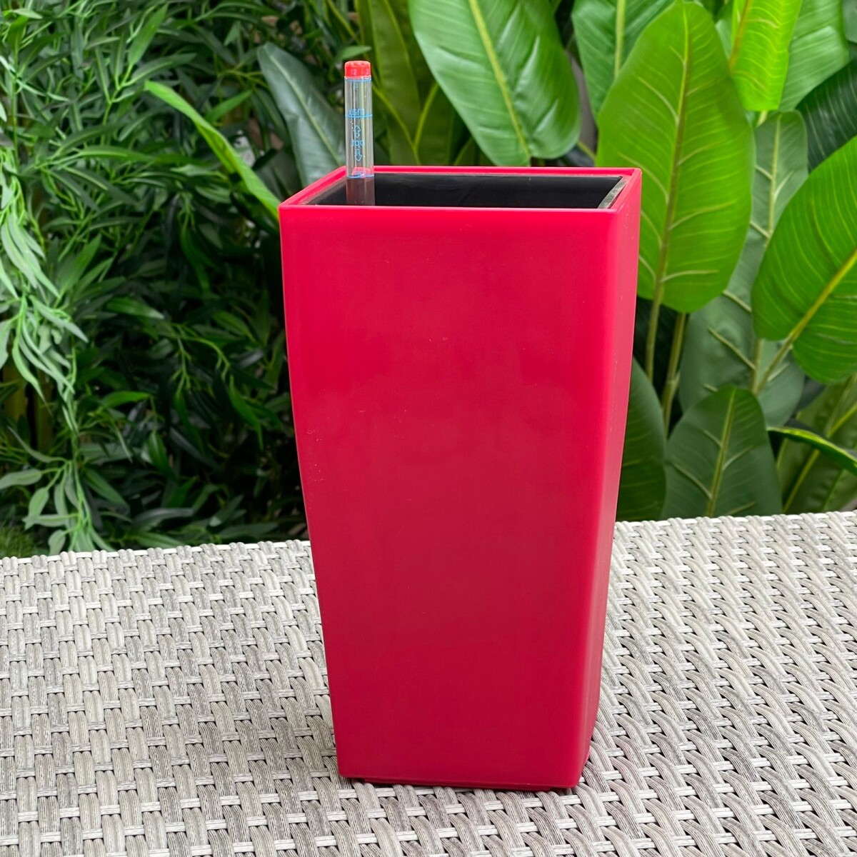 Maceta Autorregable Cuadrada Roja Plástico Alto 26CM x Lado 14CM 