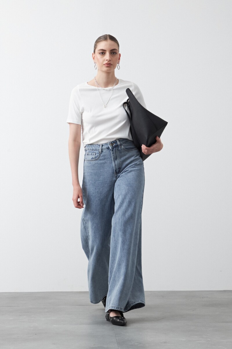 REMERA MIYASAKI Crudo