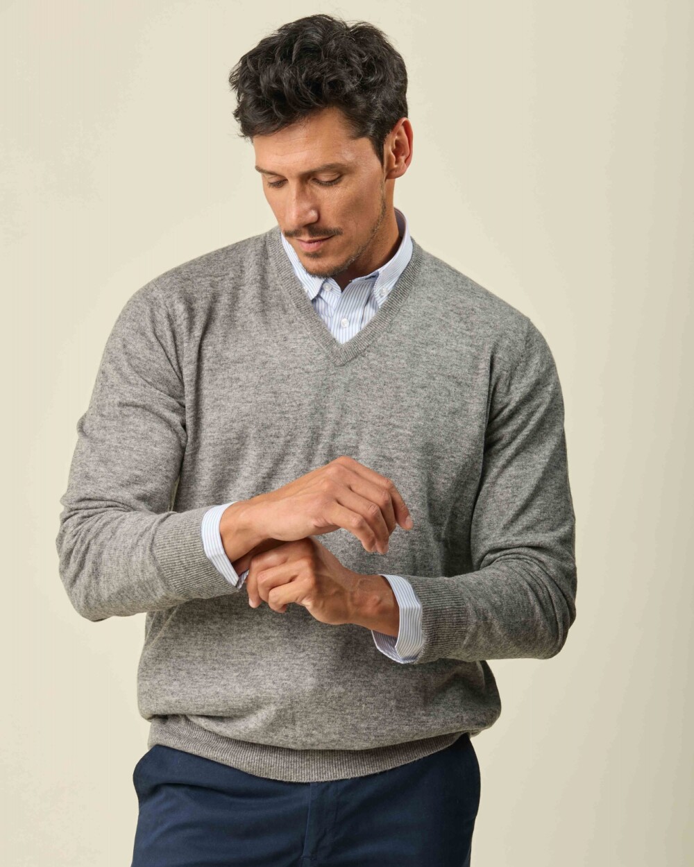 Buzo Lambswool Escote V Gris