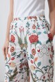 Pantalón con estampa floral verde oliva
