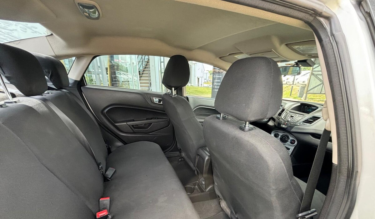 Ford Fiesta Sedan SE MT - 2014 Ford Fiesta Sedan SE MT - 2014