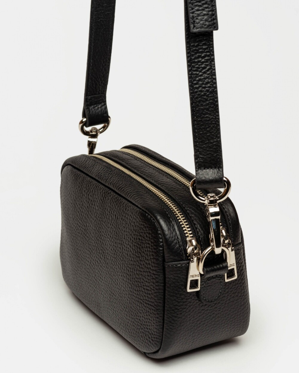 Bandolera New Eterial en Cuero Graneado Negro