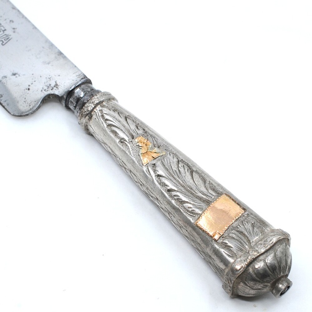 Cuchillo usado plata y oro. Hoja corneta Cuchillo usado plata y oro. Hoja corneta