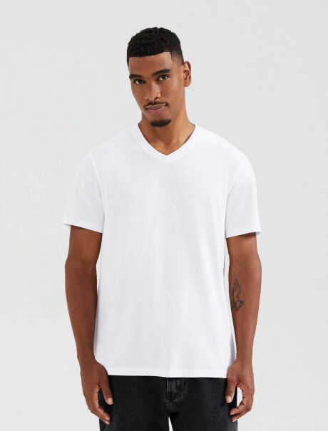 CAMISETA BÁSICA WORLD CUELLO EN V BLANCO