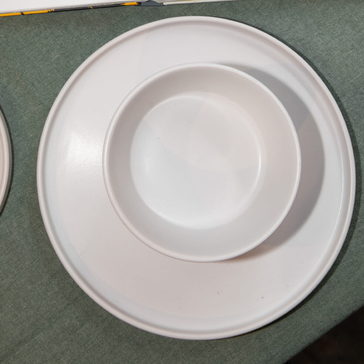 Plato principal de cerámica 