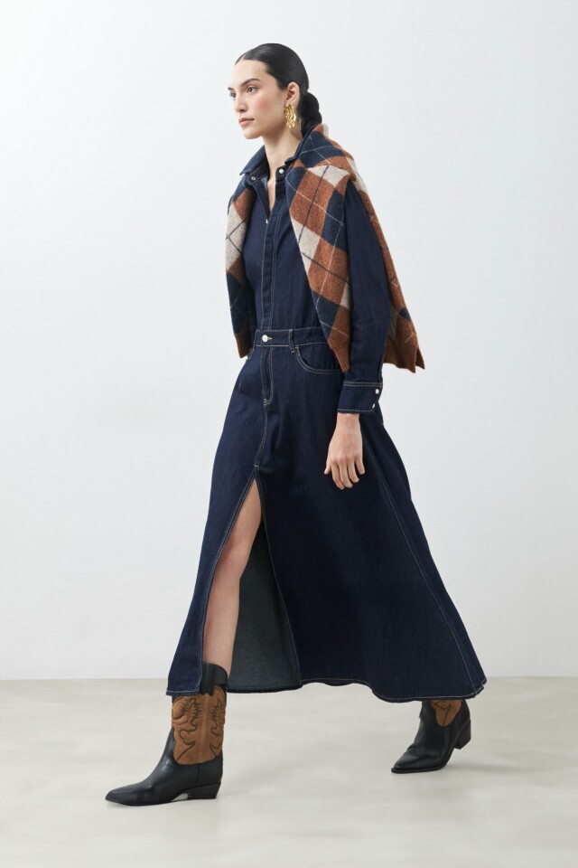 Vestido de jean camisero con falda evasé jean oscuro