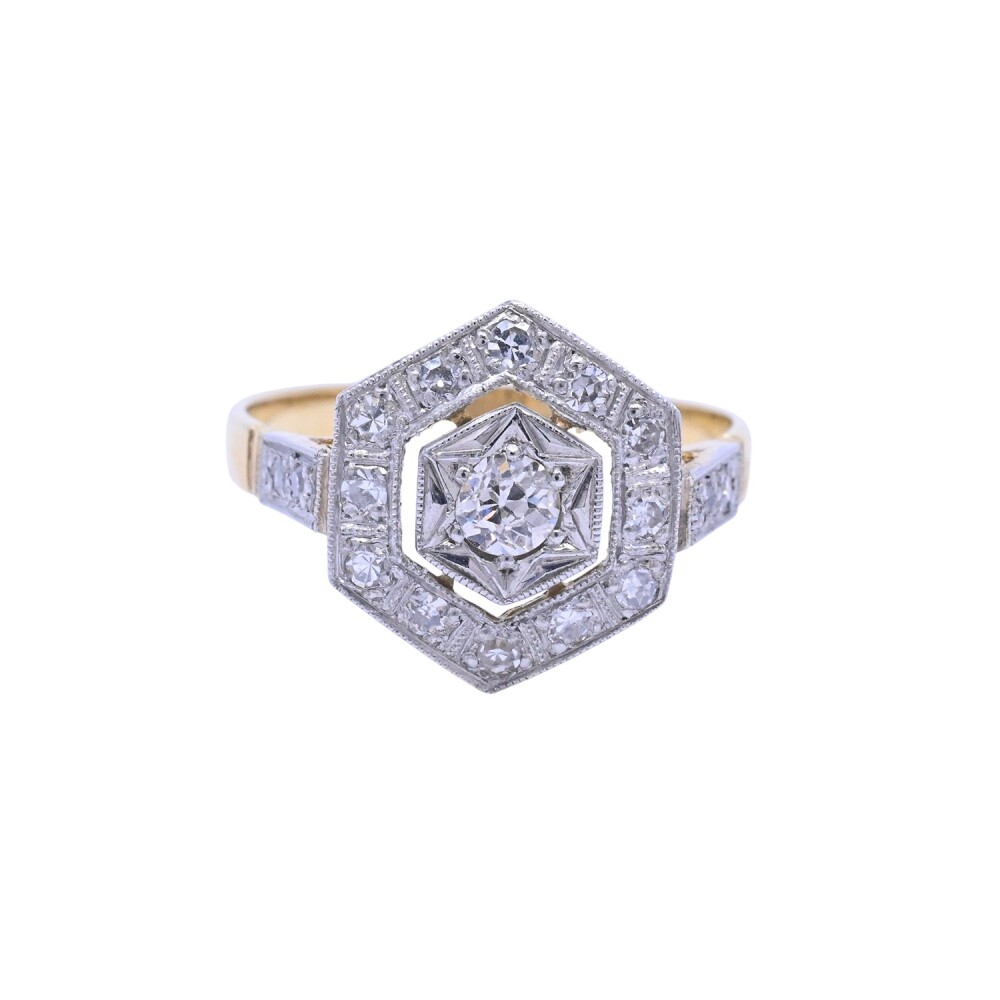Anillo oro 18k estilo antiguo platino y brillantes. Anillo oro 18k estilo antiguo platino y brillantes.