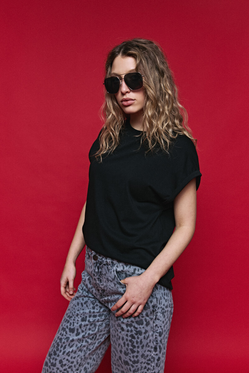 REMERA AIRA Negro