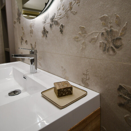 Revestimiento Ceramico Decorado Flores Relieve 40X120 Pared GAMAS DE GRIS