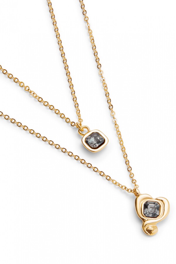 COLGANTE DE ALEACION DE METALES BAÑADO EN ORO 18K CON DOBLE CADENA Y CORAZON CON CRISTAL NEGRO Colgante