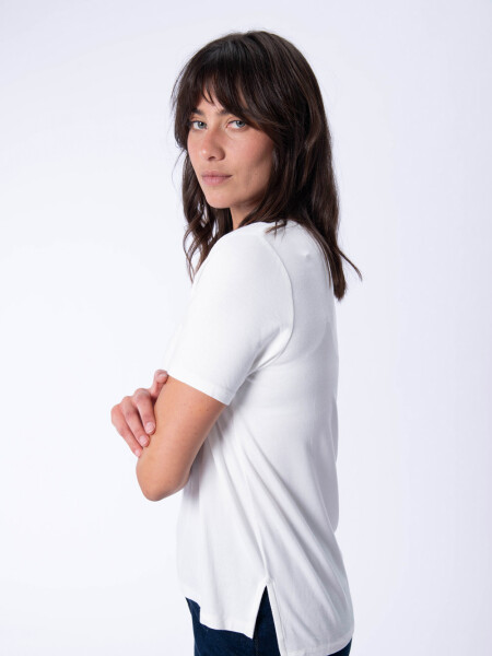 Remera manga corta escote Cruda