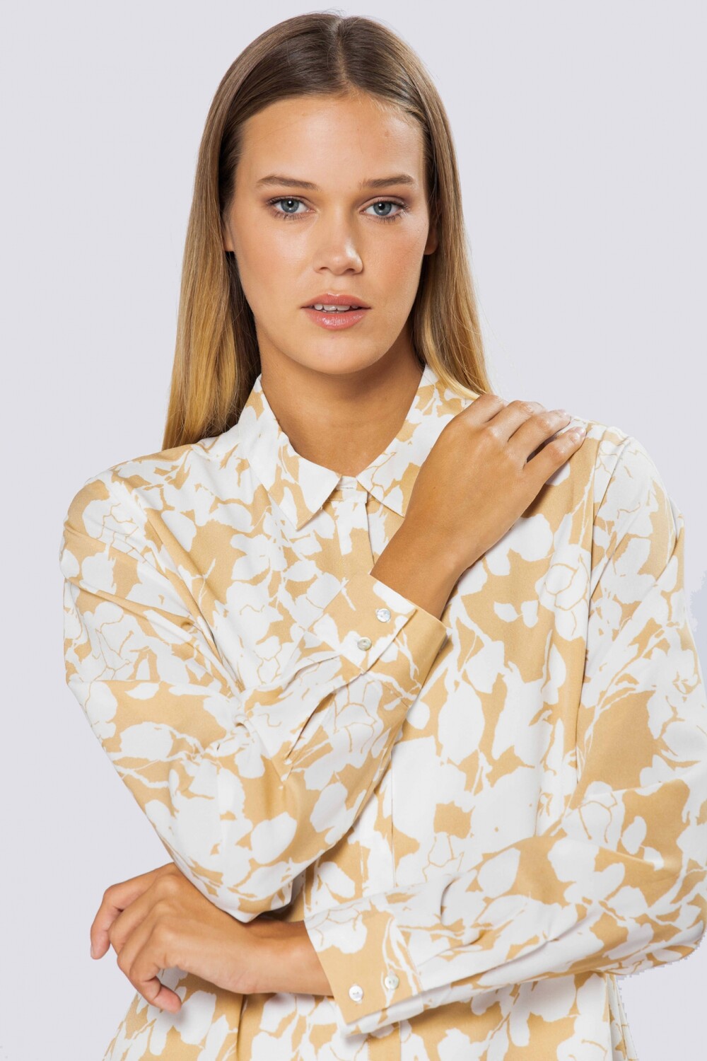 BLUSA ESTAMPADA Mostaza