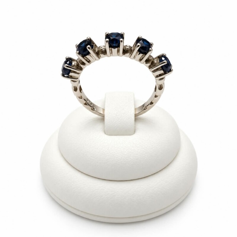 Anillo con cinco Zafiros Anillo con cinco Zafiros