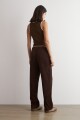 Jogger acanalado con vivo chocolate