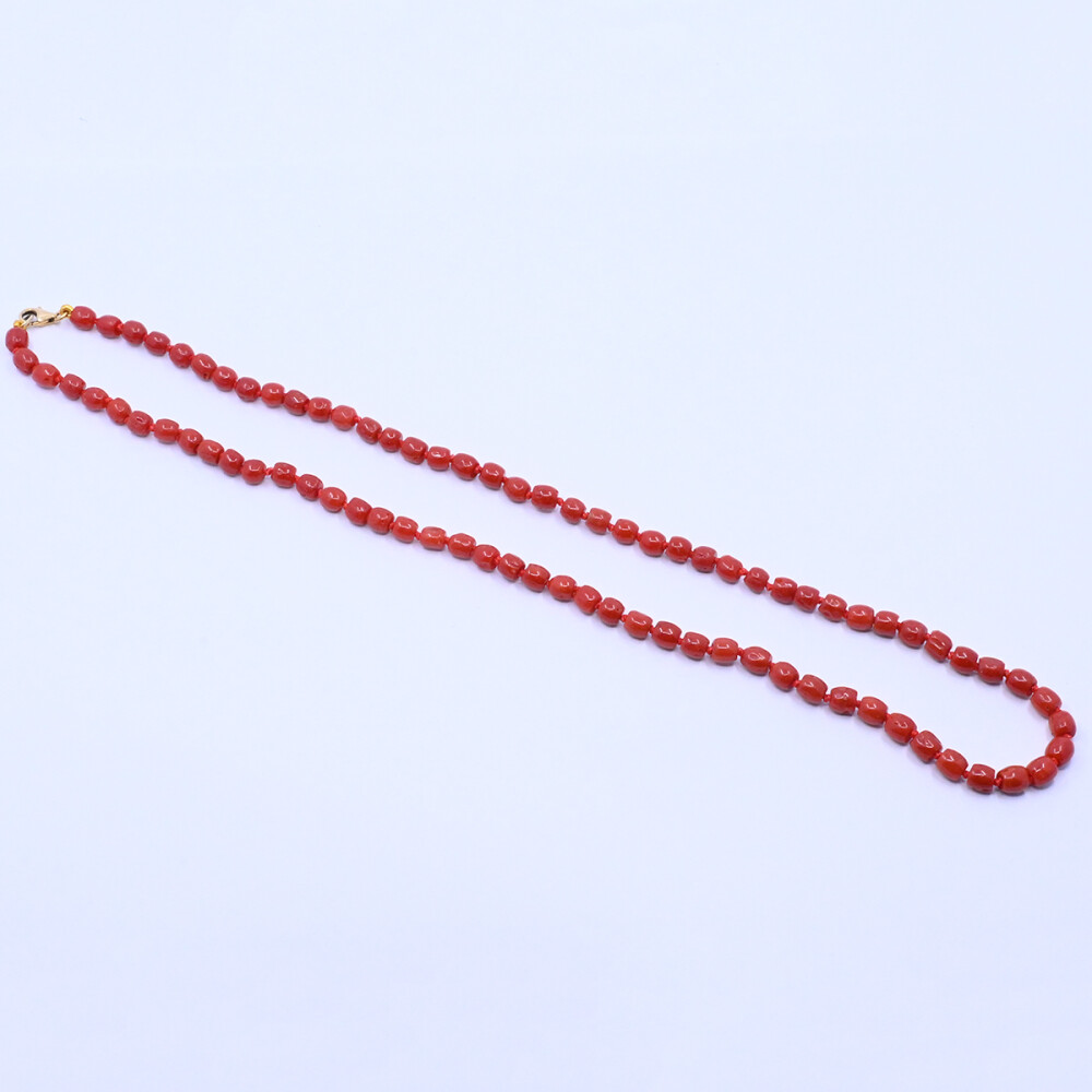 Collar de coral y oro 18k. Collar de coral y oro 18k.