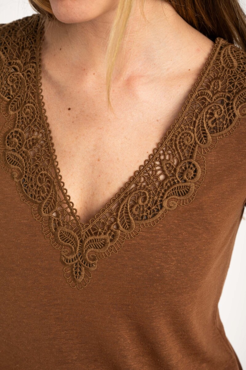 Remera Con Lino Camel