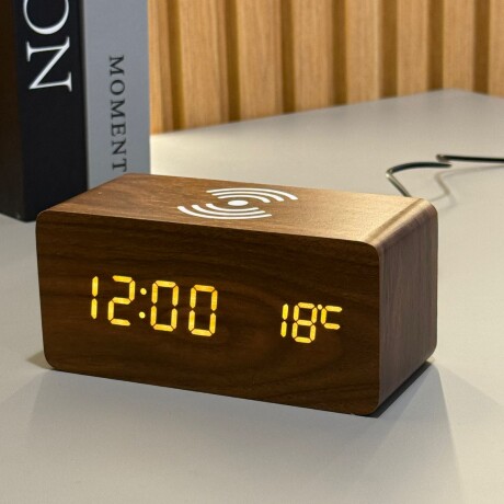 Reloj Despertador Digital Símil Madera Con Carga Inalámbrica Reloj Despertador Digital Símil Madera Con Carga Inalámbrica