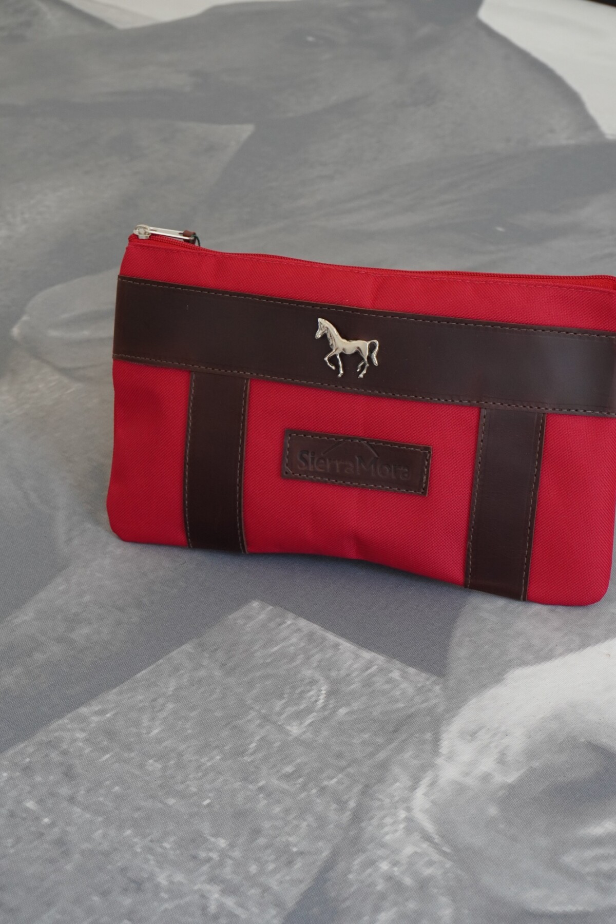 Sobre Cartuchera Mustang Chocolate / Rojo