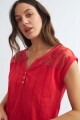 Blusa con detalle en canesú ROJO