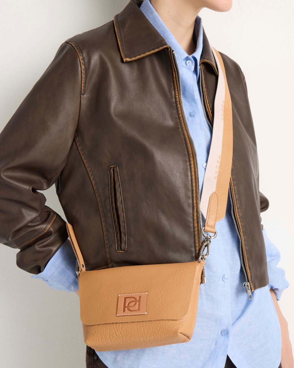 Mini bag Nina en cuero graneado Cuoio