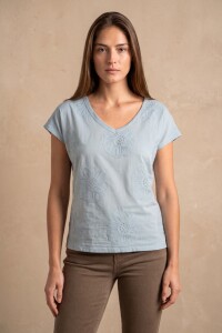 Remera Bordada Alodón Flame Celeste
