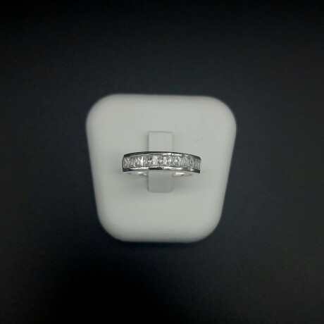 Anillo de plata 925 con circonias, MEDIO SIN FIN. Anillo de plata 925 con circonias, MEDIO SIN FIN.