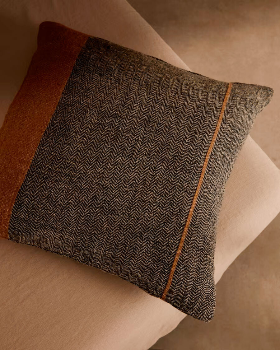 Almohadón Eiko 100% de lino gris con rayas verticales terracota 50 x 50 cm