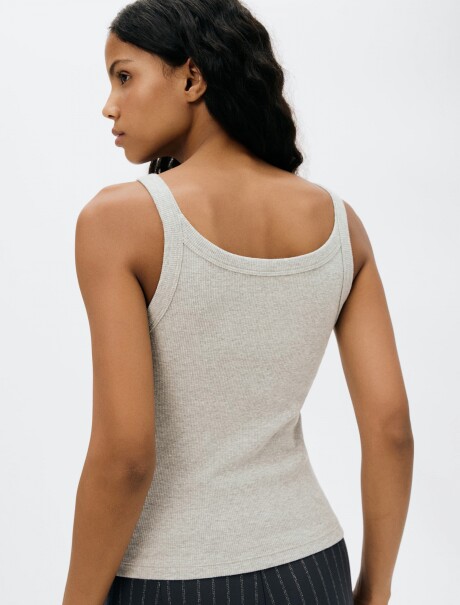 MUSCULOSA BÁSICA SLIM GRIS