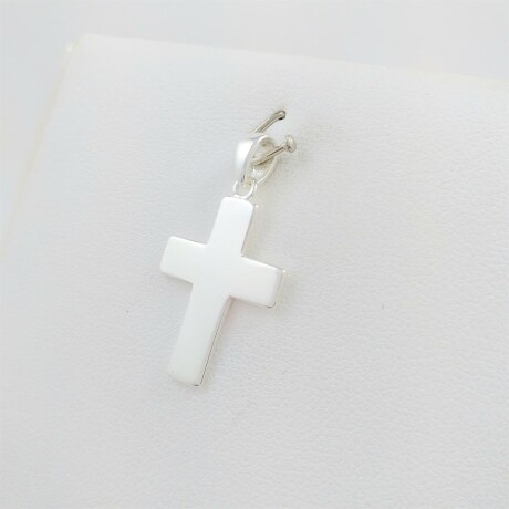 Cruz de plata 925, medidas largo 20mm, ancho 14,5mm, espesor 1mm. Cruz de plata 925, medidas largo 20mm, ancho 14,5mm, espesor 1mm.