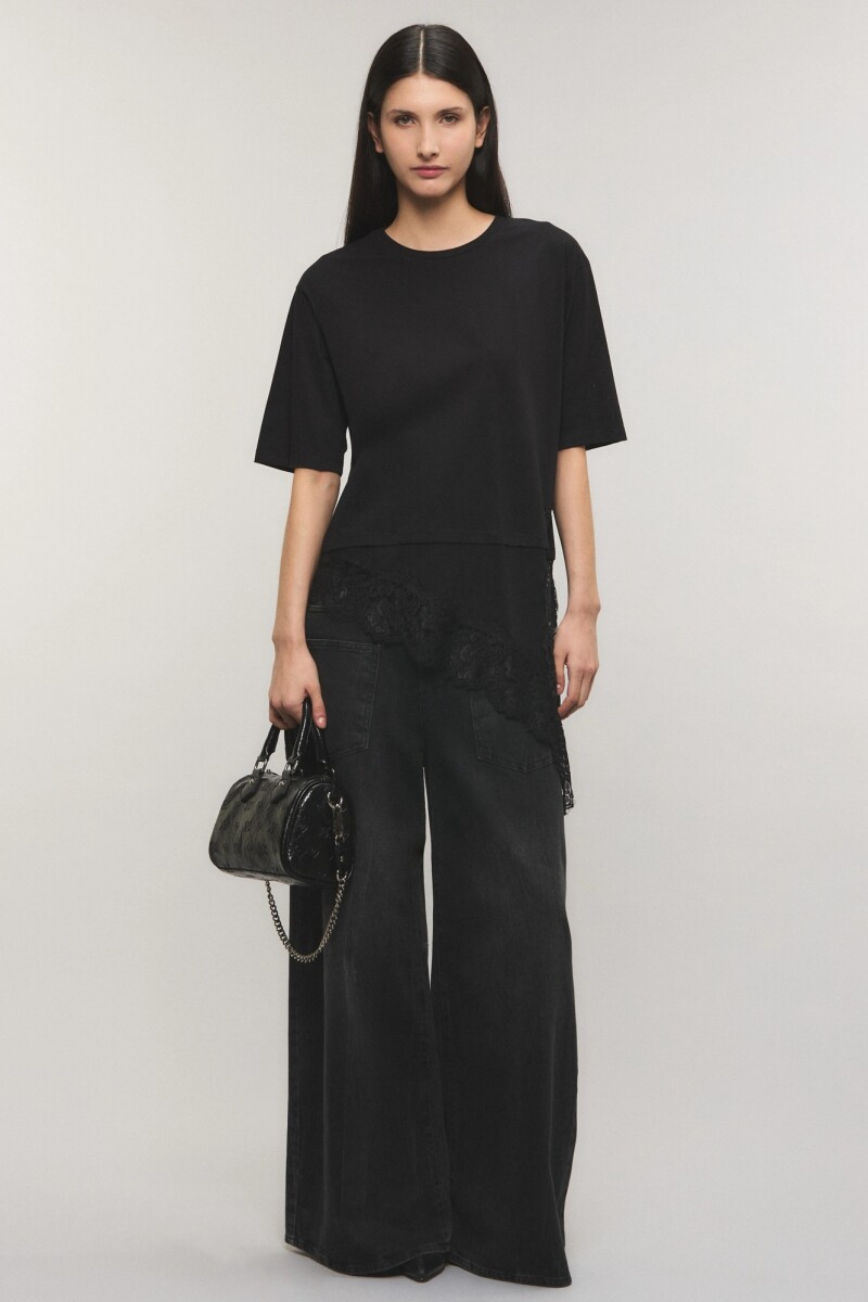 REMERA LACE Negro