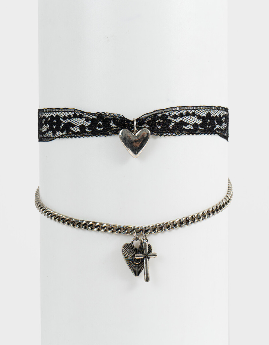 Collar Corto Con Cruz Y Corazón 