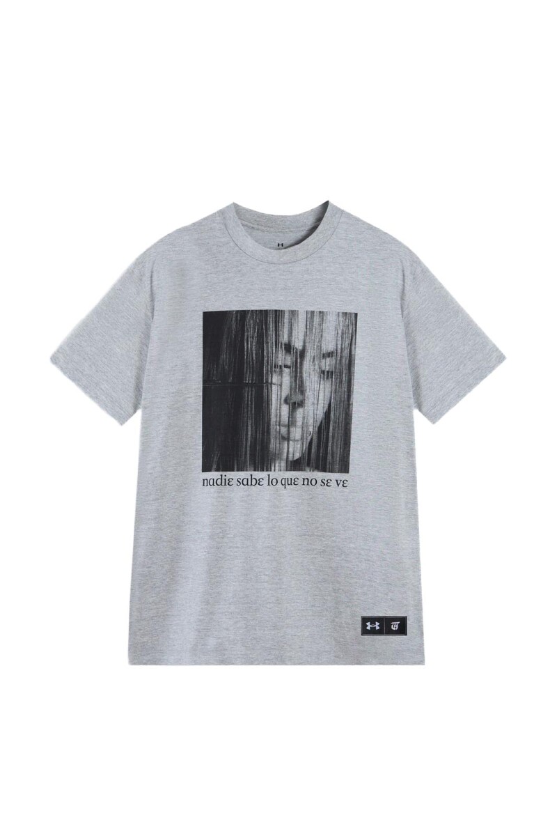 REMERA UNDER ARMOUR TINI UMDP Mujer 6018083-011 - Gris 