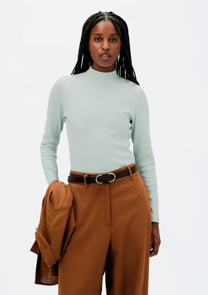 POLERA BÁSICA CON ELASTANO - VERDE 