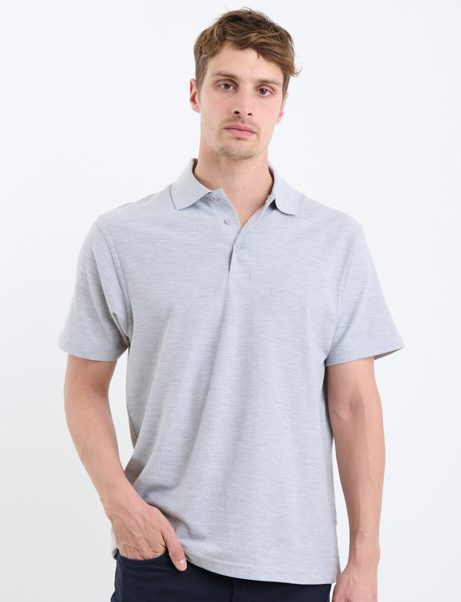520857 REMERA FERAUD Gris