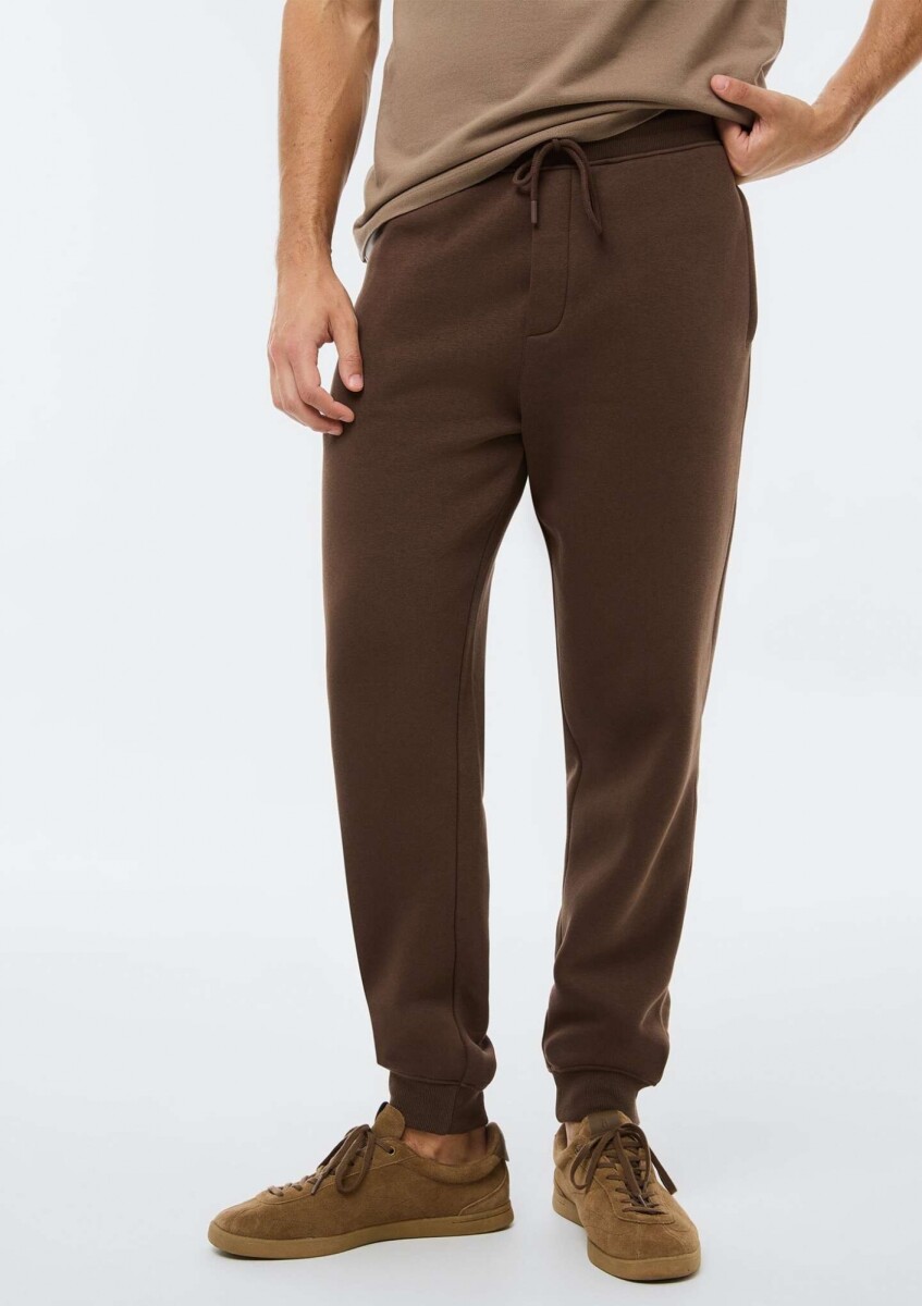 PANTALONES DEPORTIVOS BÁSICOS CON FORRO POLAR - MARRÓN 