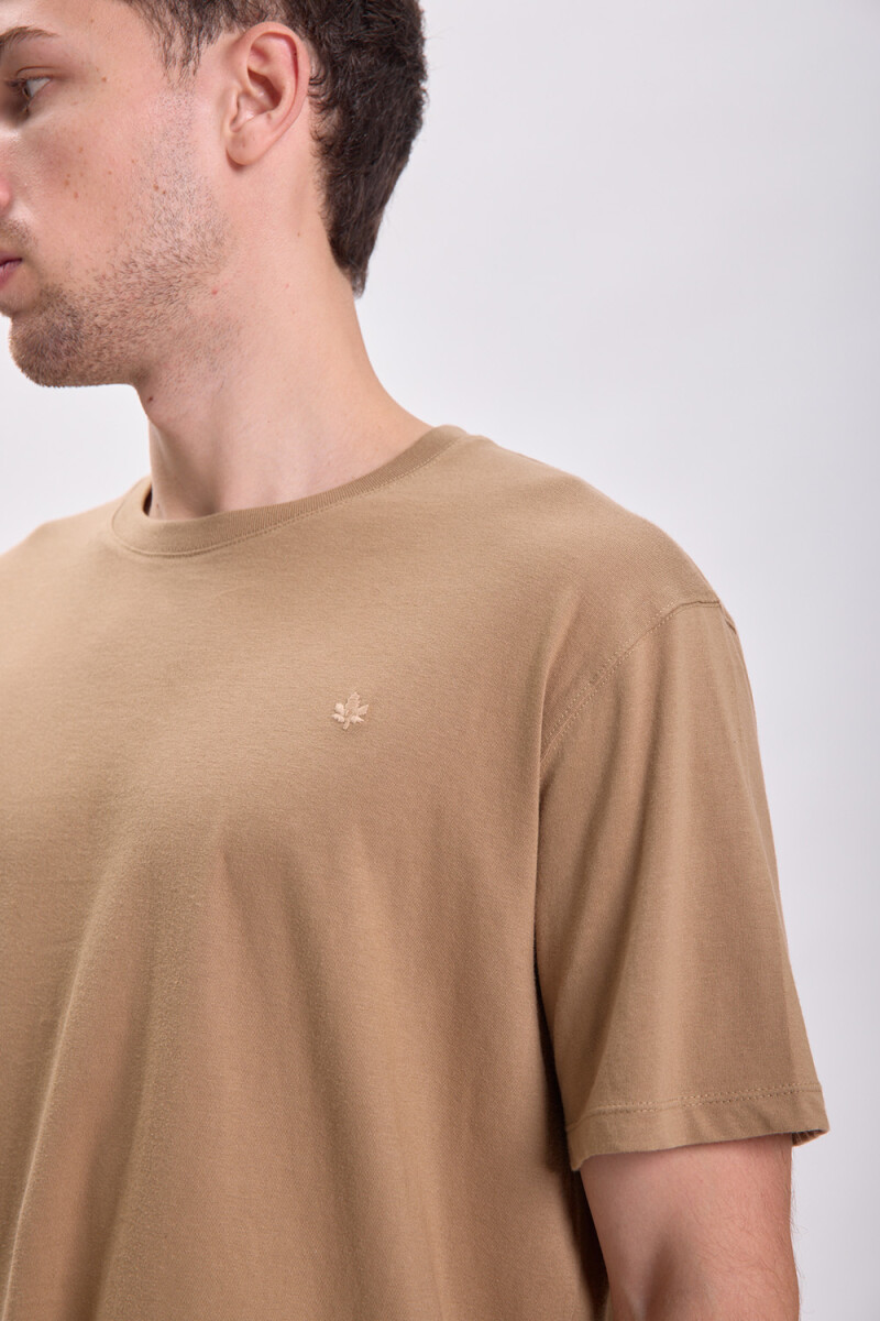 Remera estampa Hoja Tostado