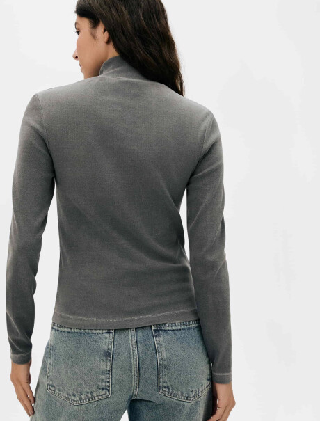 POLERA BÁSICA CON ELASTANO NEGRO