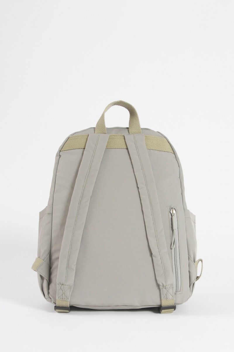 Mochila mediana de tela verde