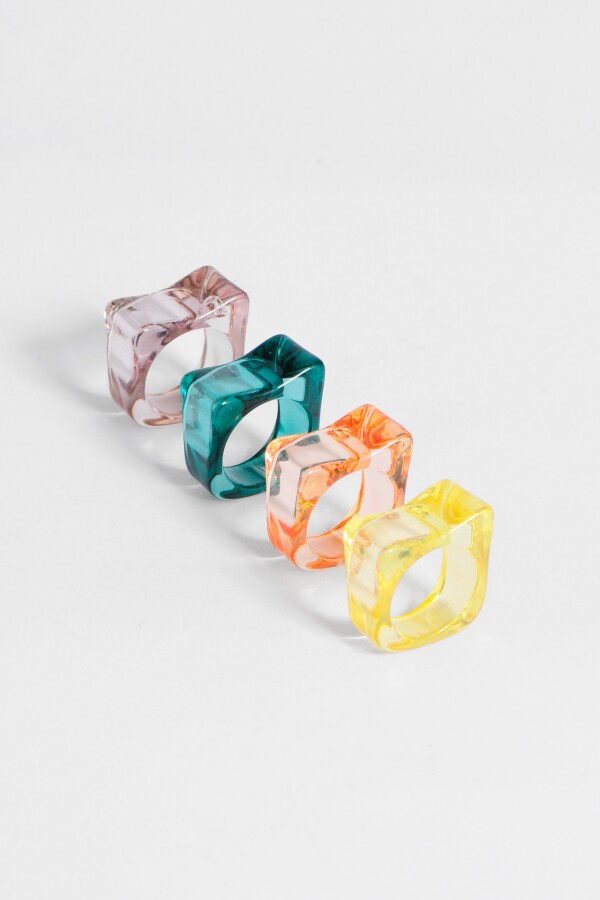 Set de cuatro anillos resina plano 18 mm multicolor