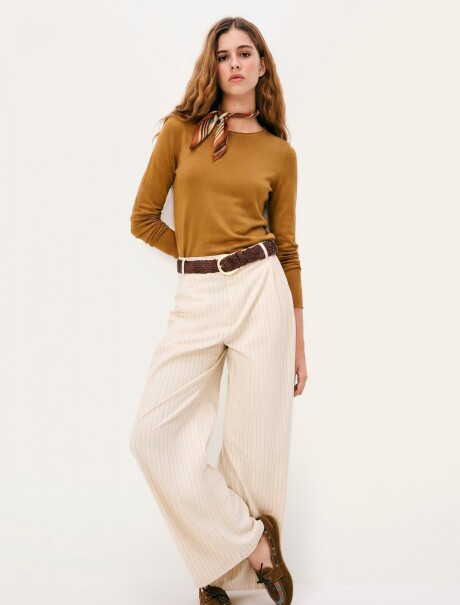 BLUSA EN PUNTO TEJIDO LIVIANO MARRÓN