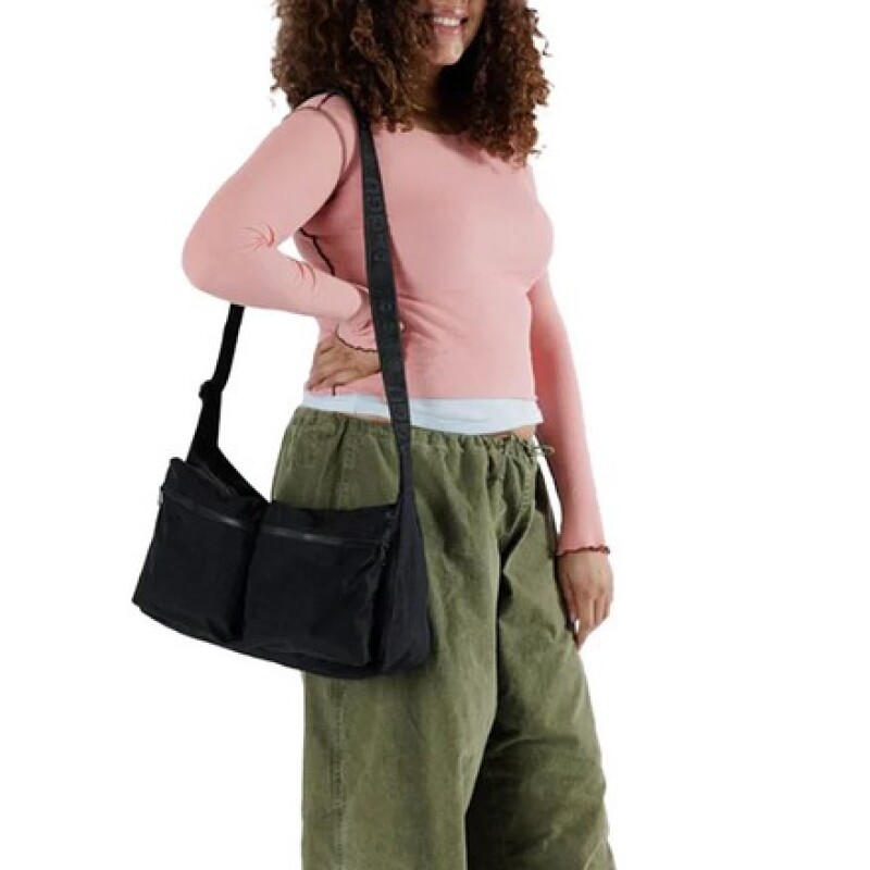 Cartera morral bolsillos al frente tipo cargo Black