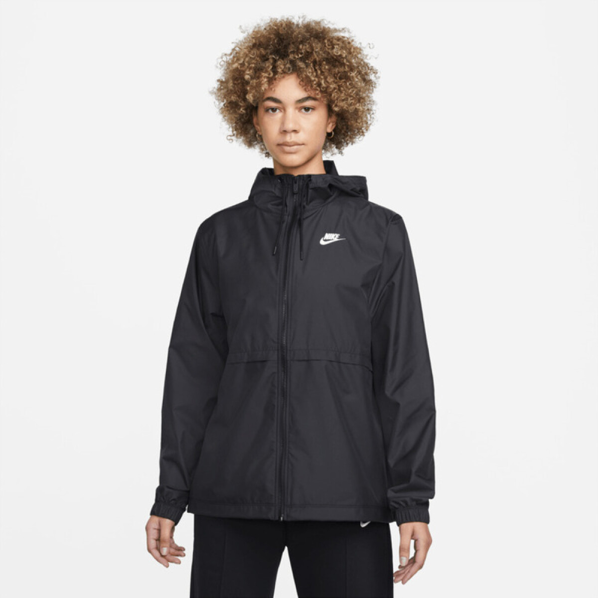 Campera Nike Essential Repel de Mujer - DM6179-010 - Negro 