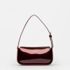 Cartera al hombro Leaf en efecto cuero charol Bordeaux