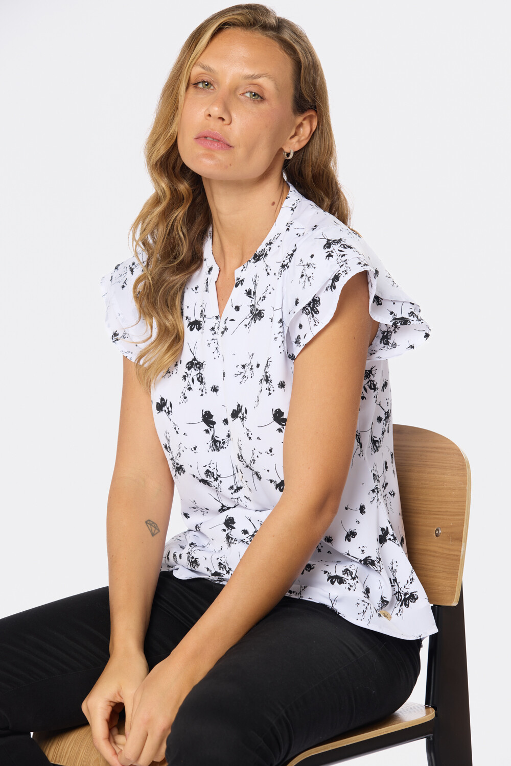 BLUSA ESTAMPADA CON VOLADOS Flor