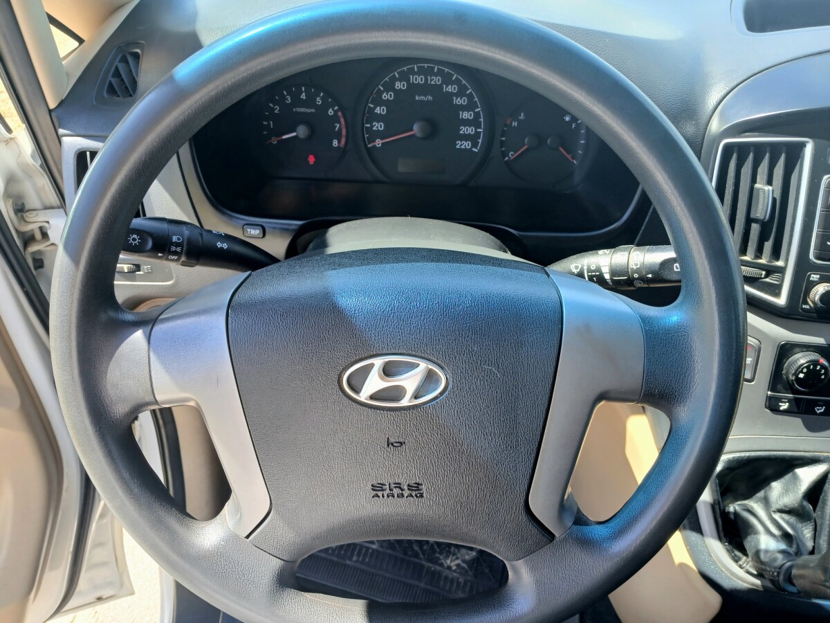 Hyundai H-1 Minibus 2.4 12 Pasajeros Extra Full Hyundai H-1 Minibus 2.4 12 Pasajeros Extra Full